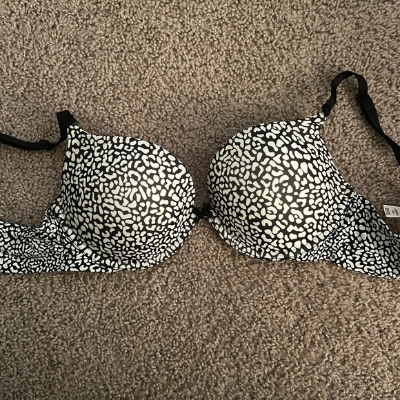 Victoria’s Secret/Pink Bras. Size 34D - Picture 9 of 13